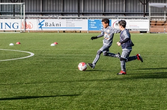 Voetbalacademie Alkmaar en Embrace the Future slaan de handen ineen